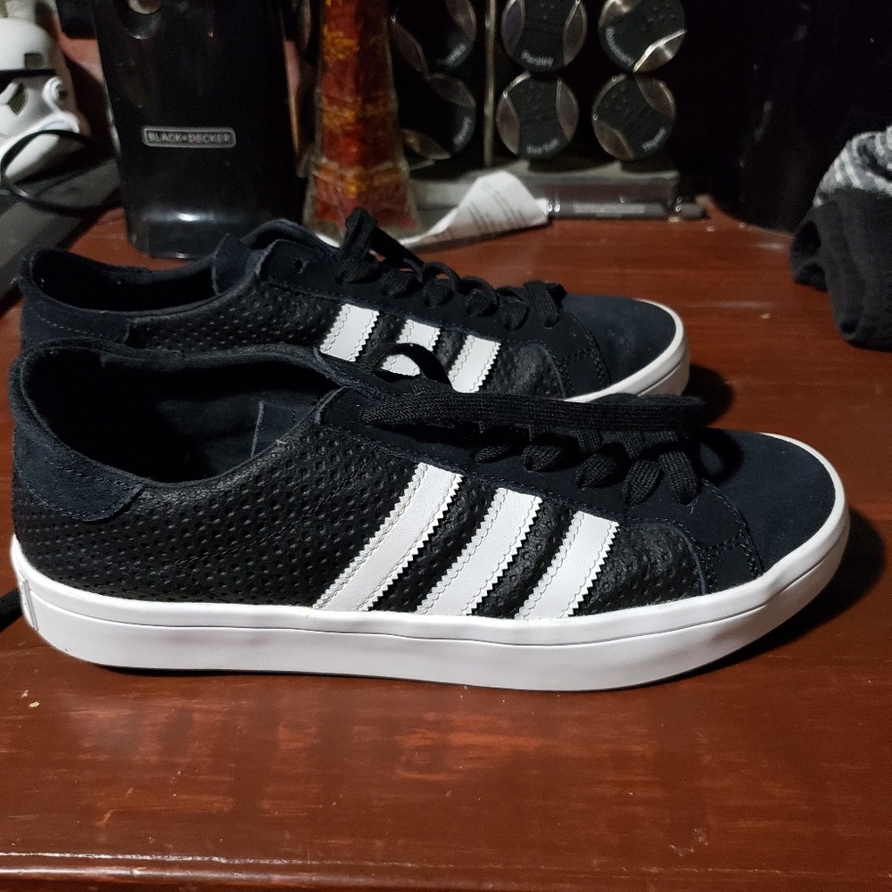 Like New Womens 8.5 Adidas (fits like 9/9.5)
